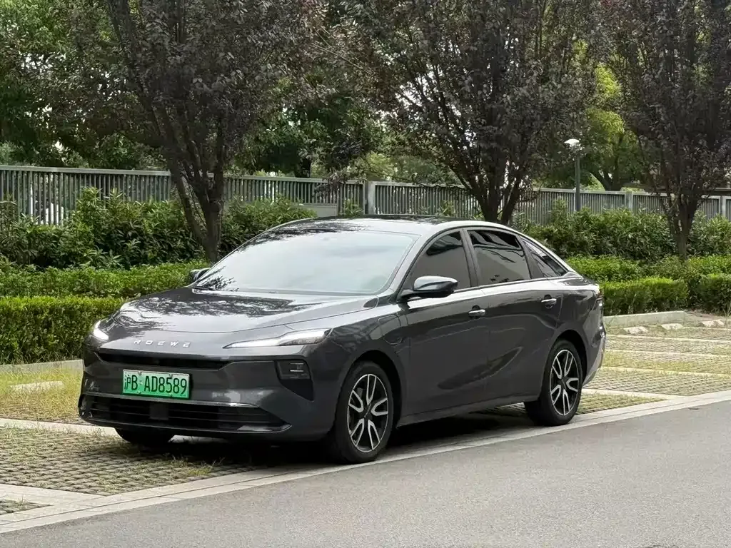 Roewe D6 — фото 1