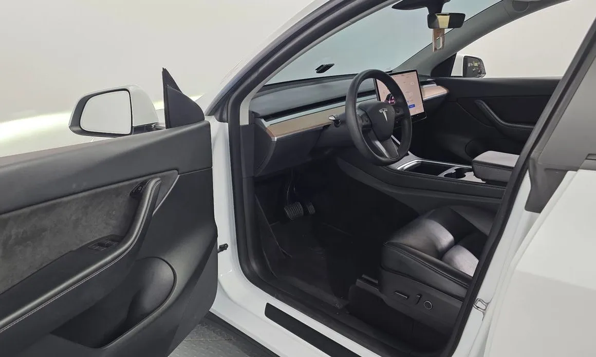 Tesla Model Y — фото 6
