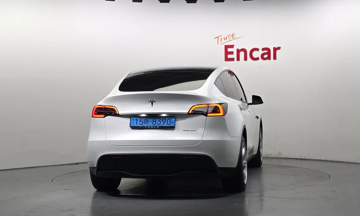 Tesla Model Y — фото 9