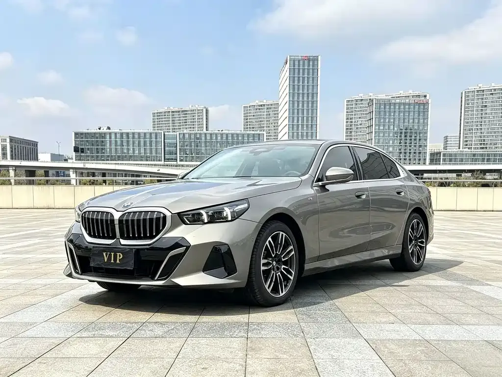 BMW 5 Series — фото 1