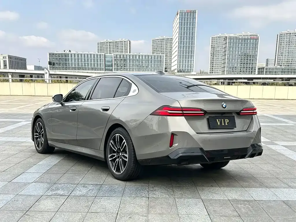 BMW 5 Series — фото 10