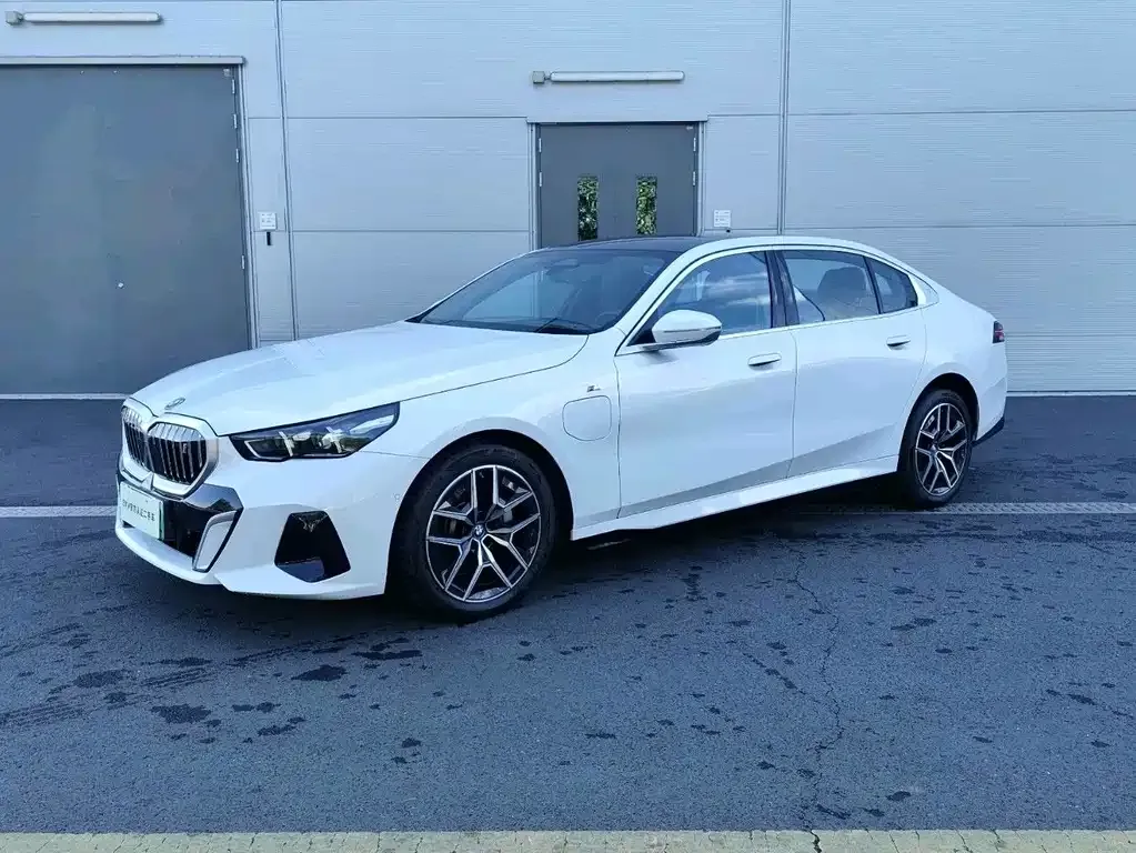 BMW i5 — фото 1