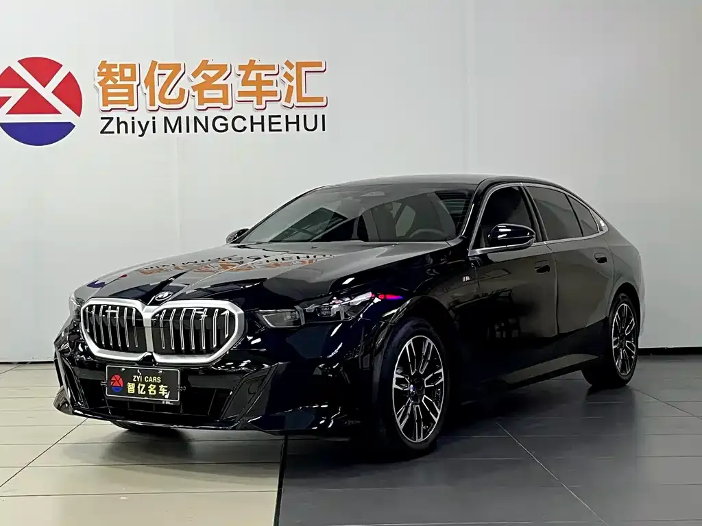 BMW 5 Series — фото 1