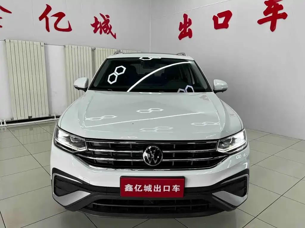 Volkswagen Tiguan L — фото 4