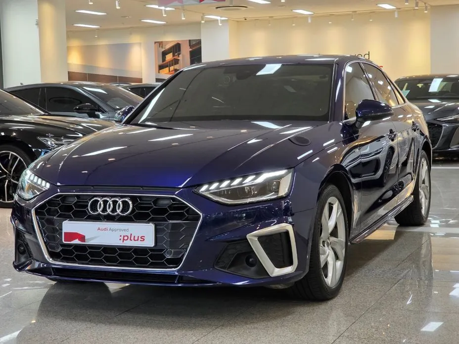 Audi A4 — фото 1