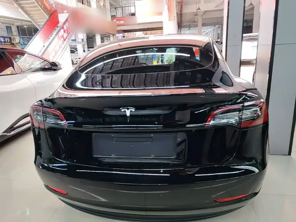 Tesla Model 3 — фото 9