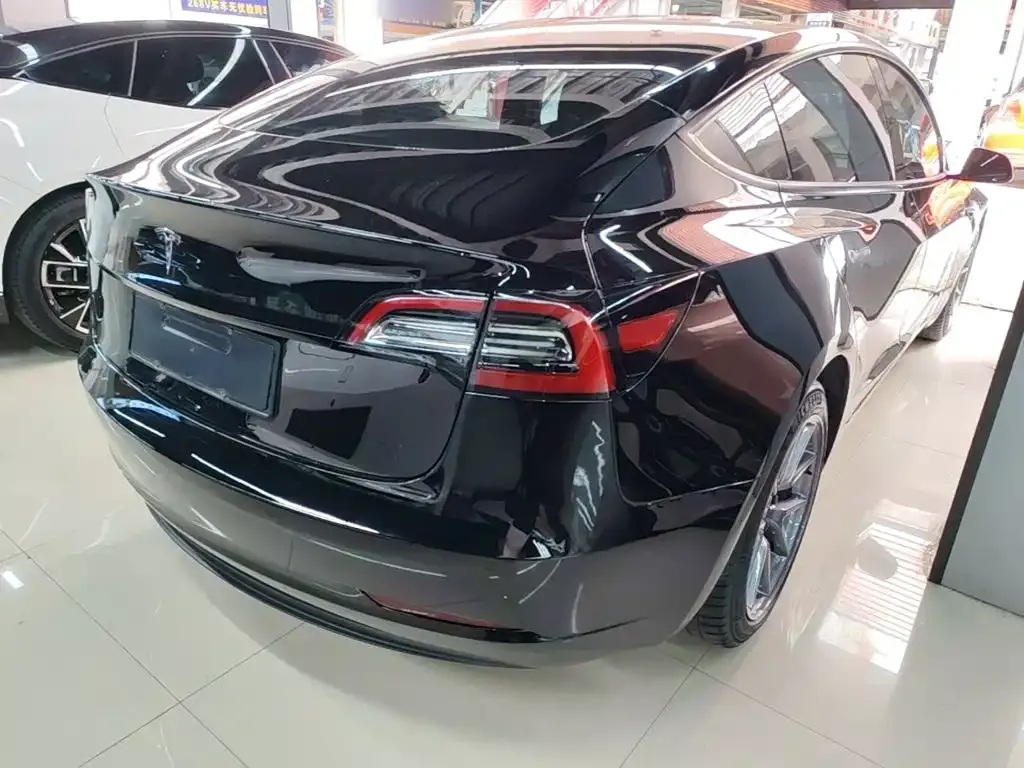 Tesla Model 3 — фото 10