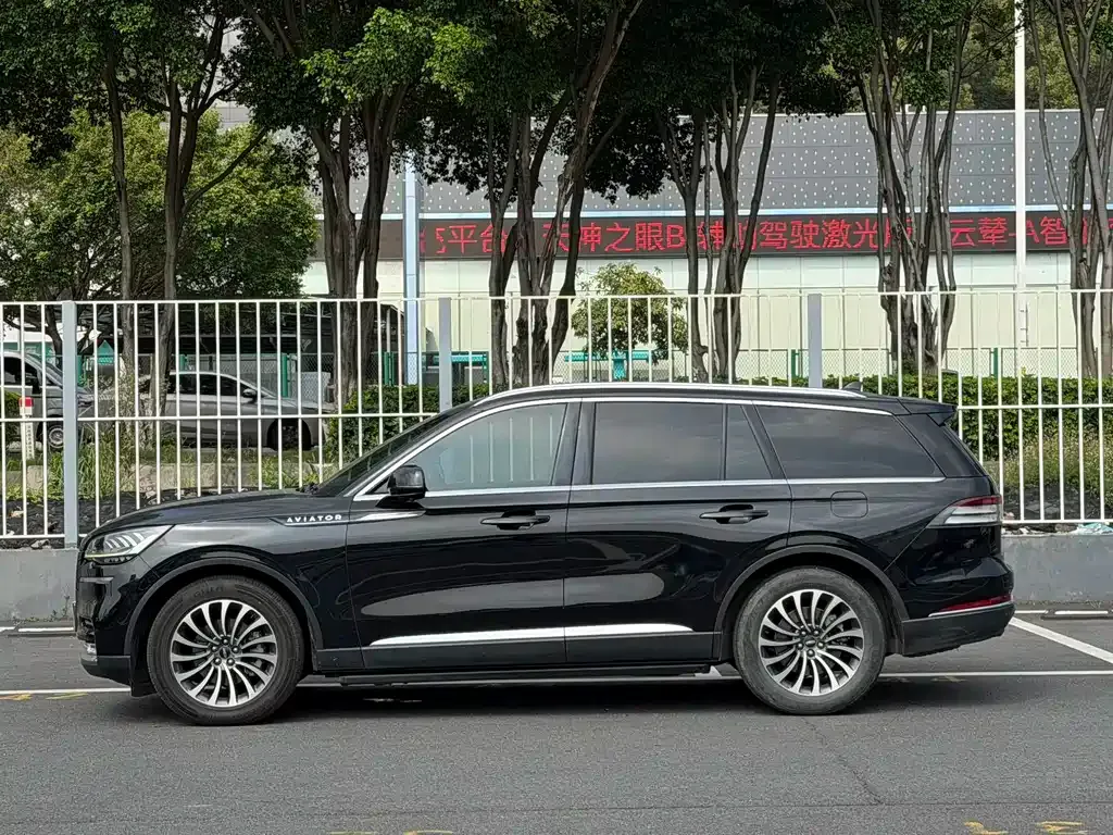 Lincoln Aviator — фото 10