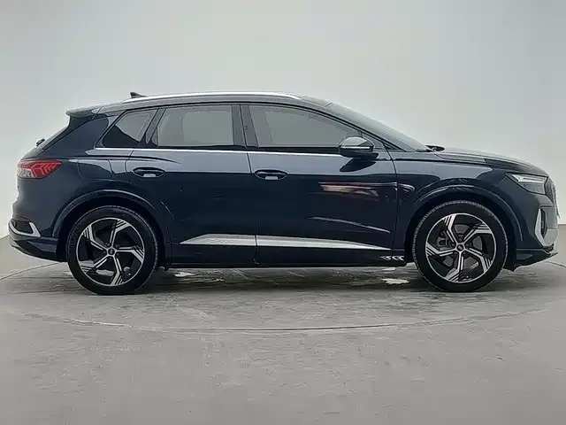 Audi Q4 e-tron — фото 4
