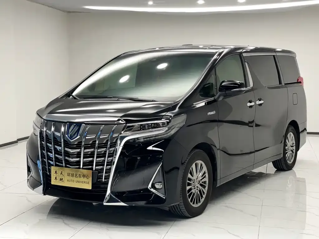 Toyota Alphard — фото 1