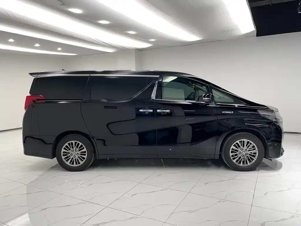 Toyota Alphard — фото 5