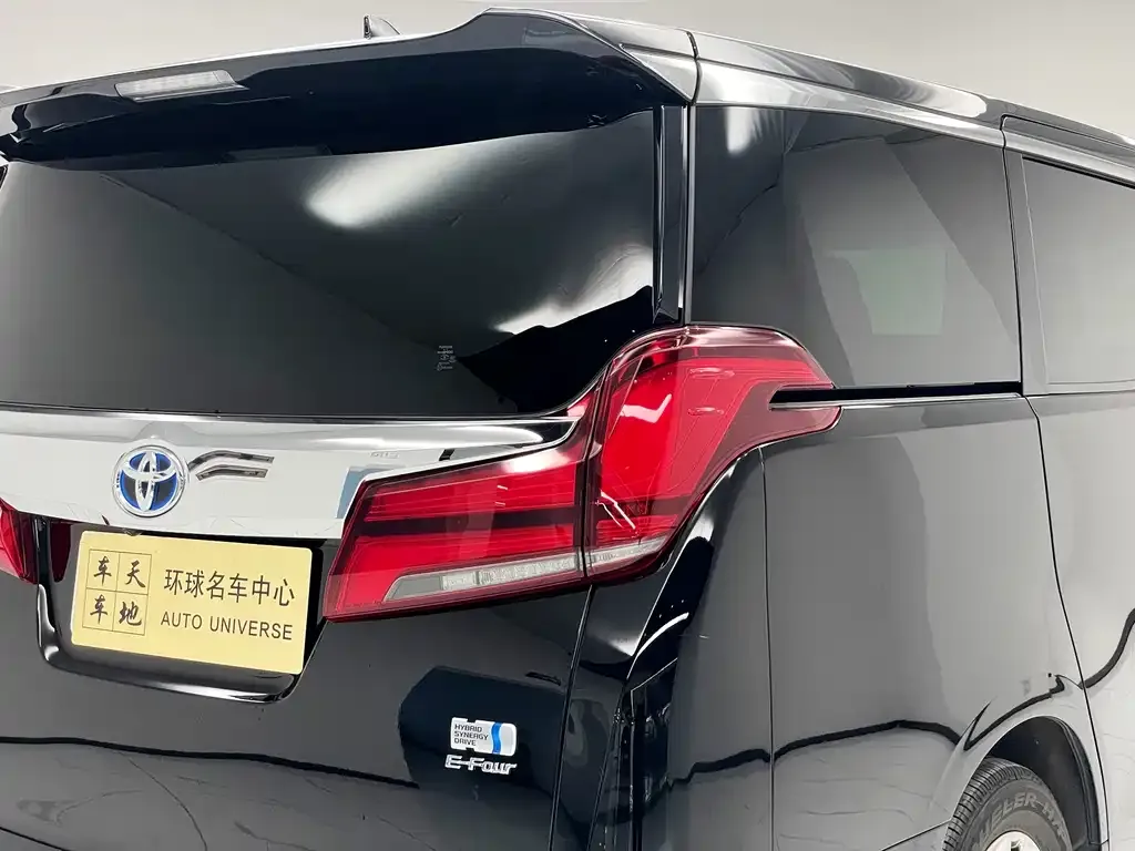 Toyota Alphard — фото 7