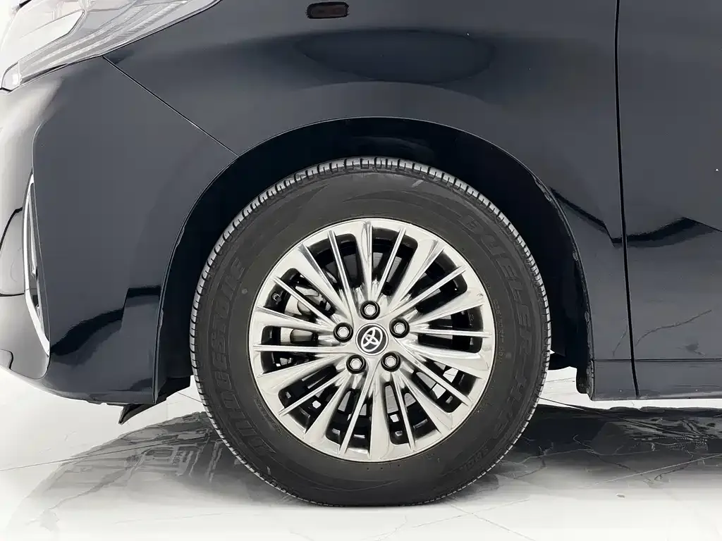 Toyota Alphard — фото 8