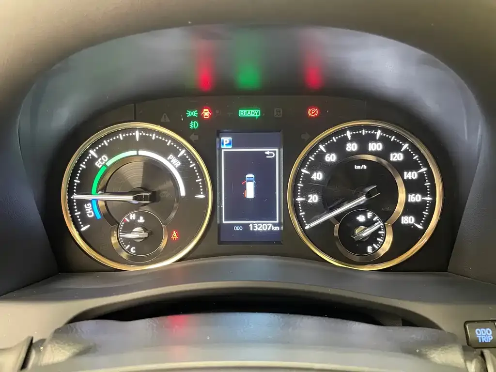 Toyota Alphard — фото 9