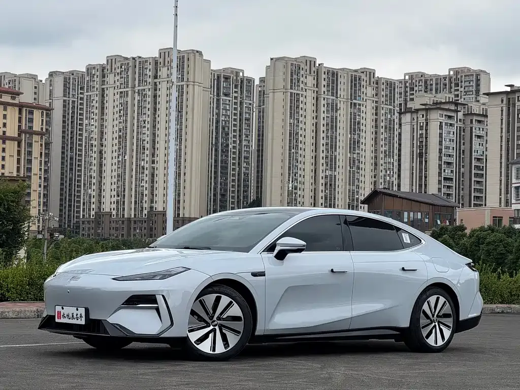 Geely Galaxy E8 — фото 1