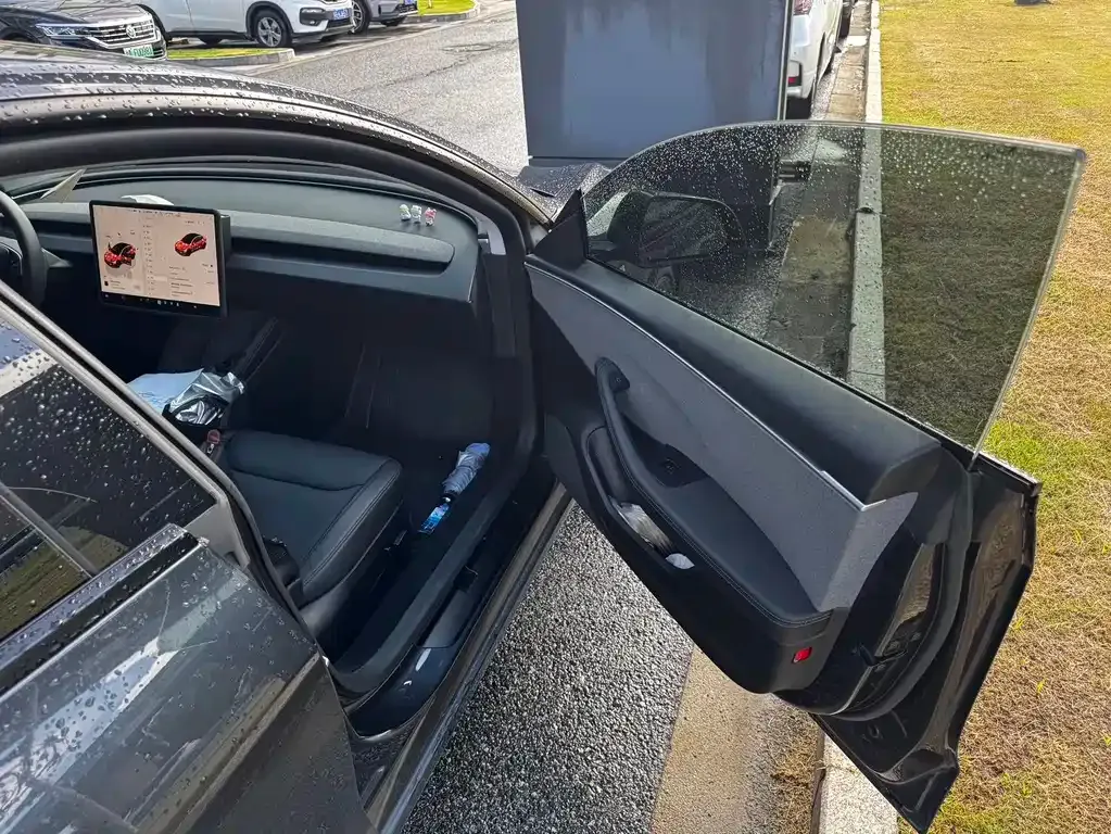 Tesla Model 3 — фото 3