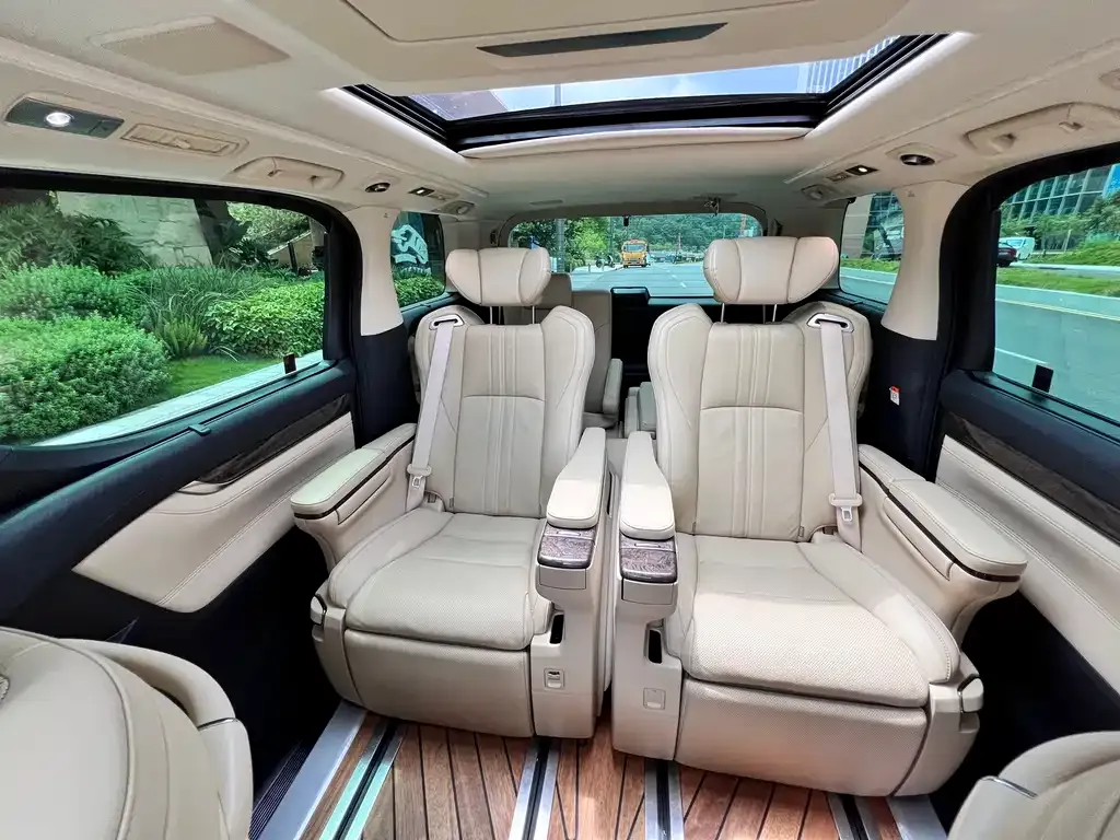 Toyota Alphard — фото 7