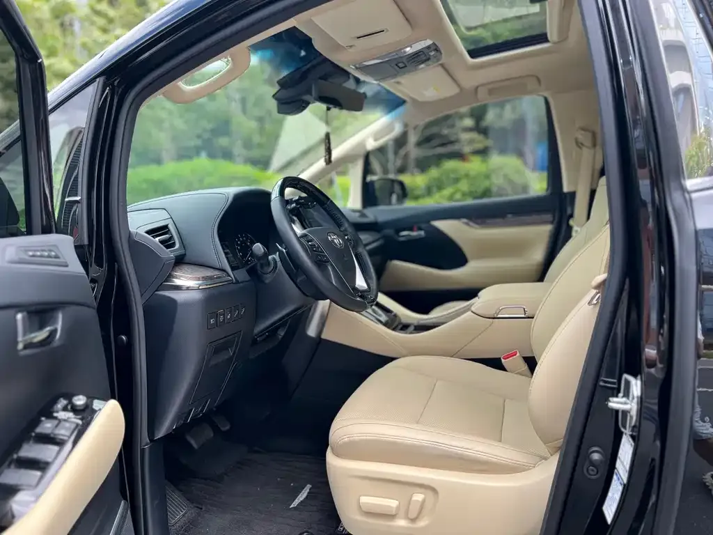 Toyota Alphard — фото 6