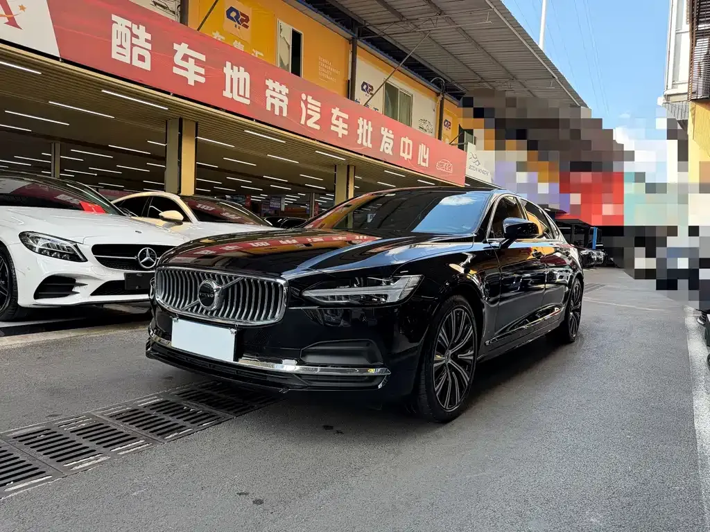 Volvo S90 — фото 1