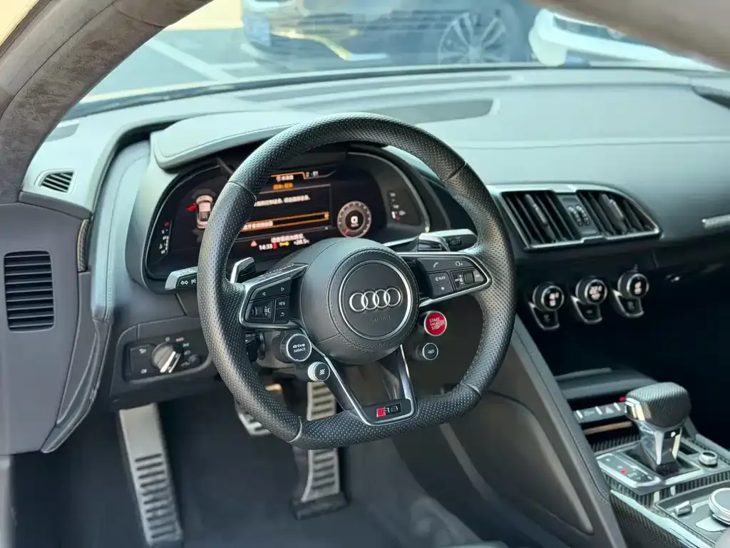 Audi R8 — фото 6