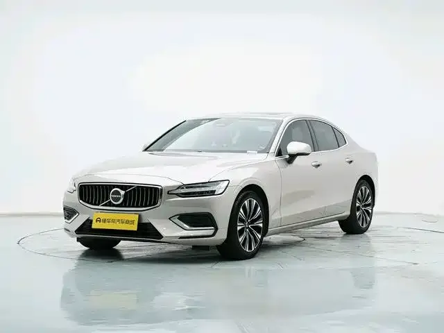 Volvo S60 — фото 1