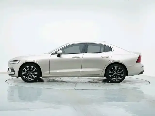 Volvo S60 — фото 4