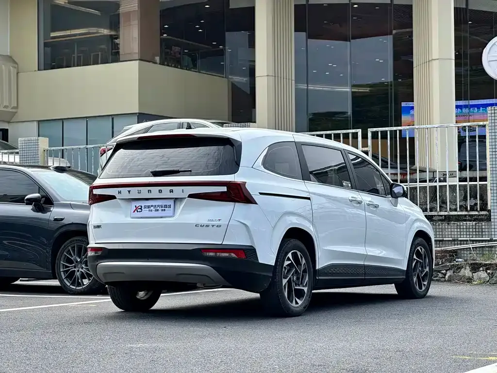 Hyundai Custo — фото 9