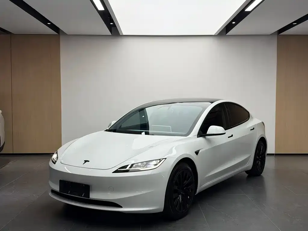 Tesla Model 3 — фото 1