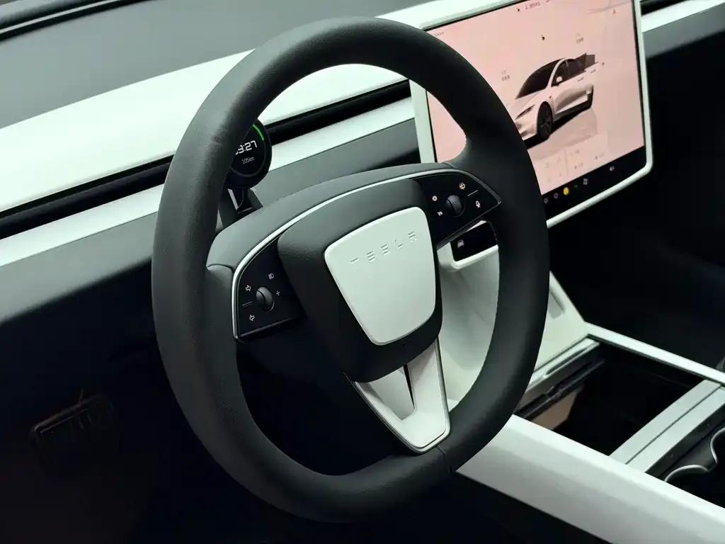 Tesla Model 3 — фото 3