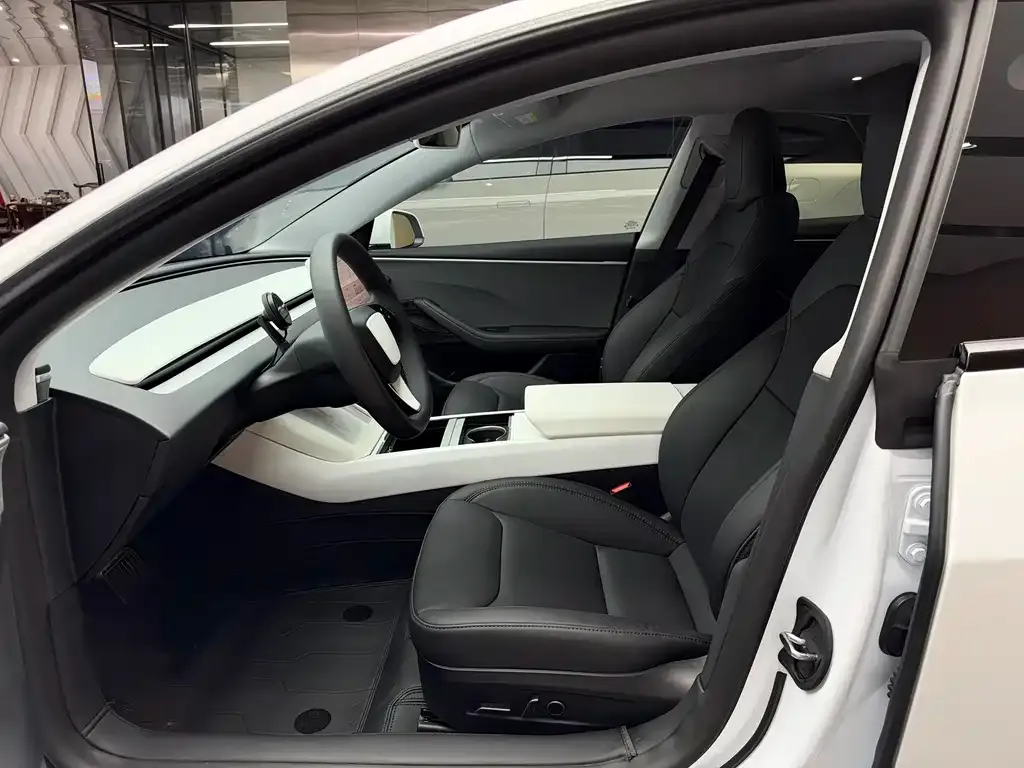 Tesla Model 3 — фото 4