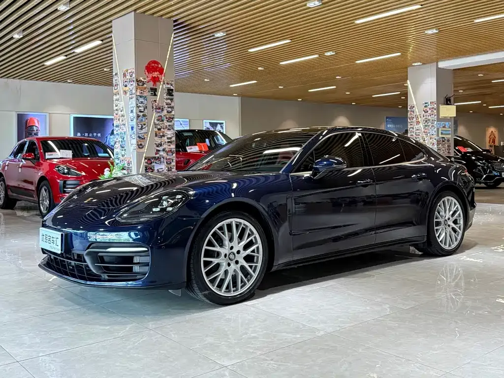 Porsche Panamera — фото 1