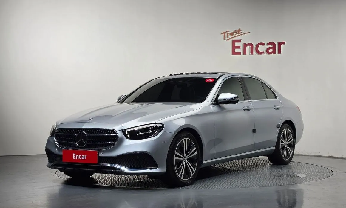 Mercedes-Benz E-Class — фото 1