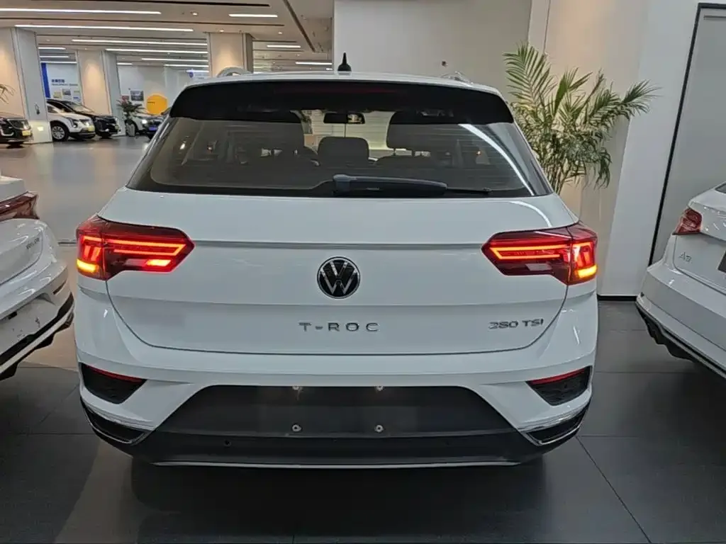 Volkswagen T-Roc — фото 9