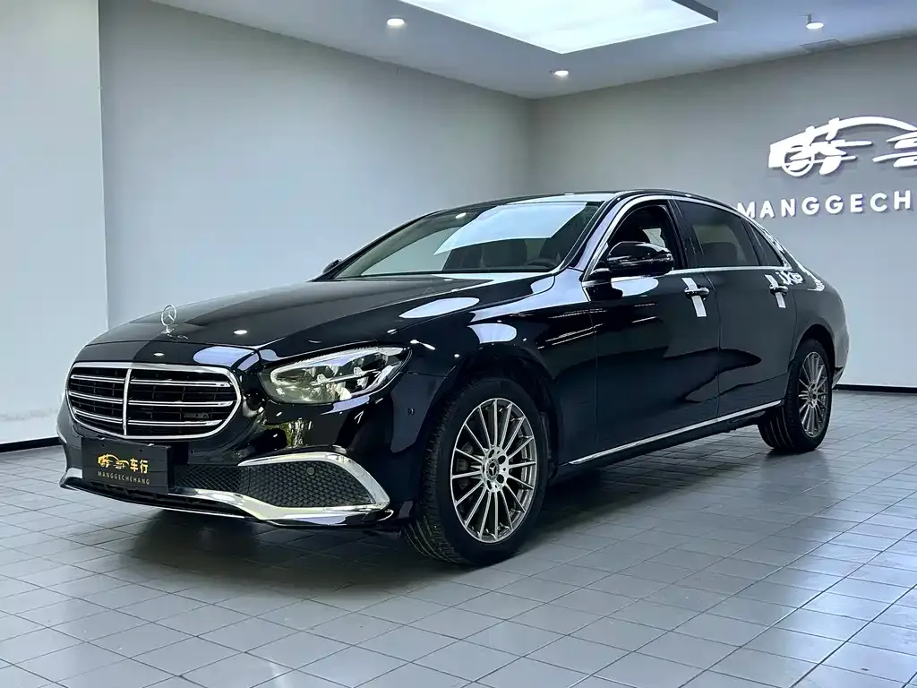 Mercedes-Benz E-Class — фото 1
