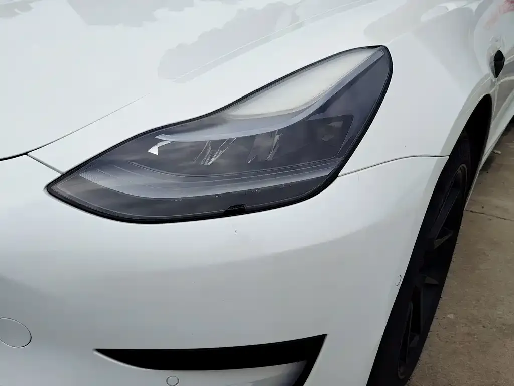 Tesla Model 3 — фото 3