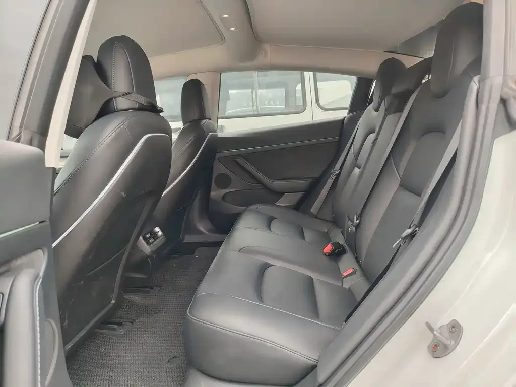 Tesla Model 3 — фото 2