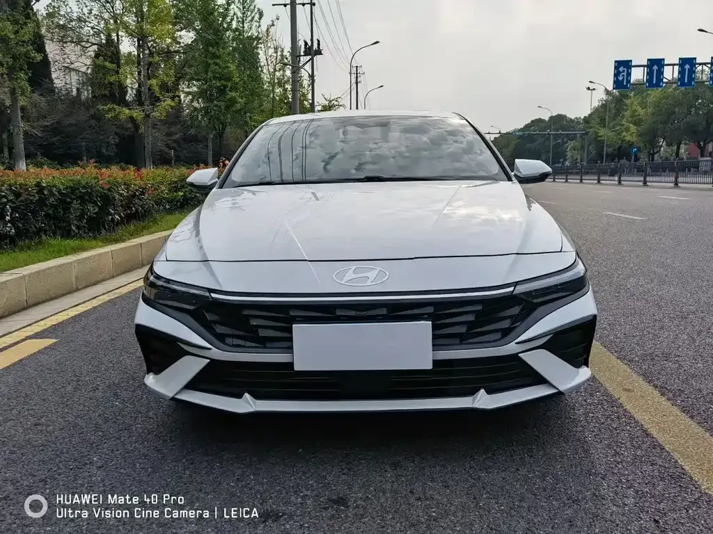 Hyundai Elantra — фото 4