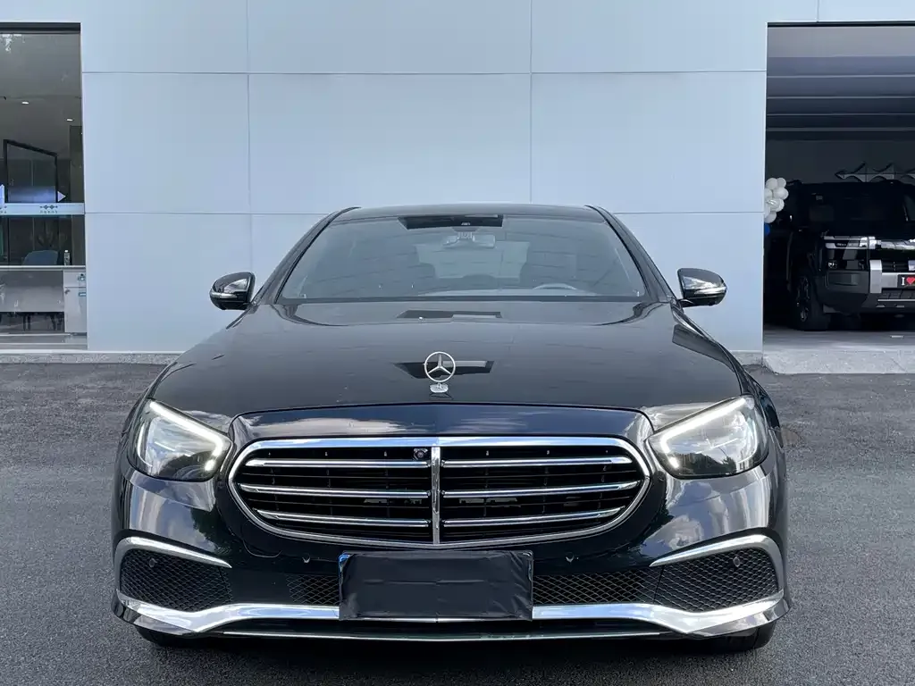 Mercedes-Benz E-Class — фото 4