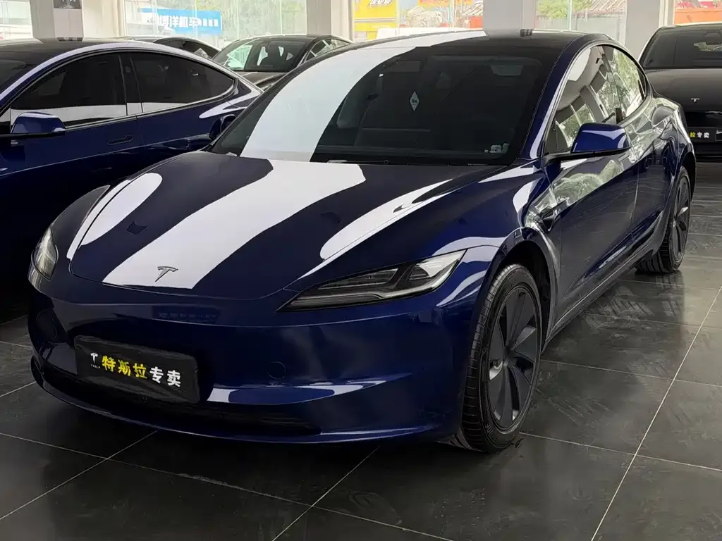 Tesla Model 3 — фото 1