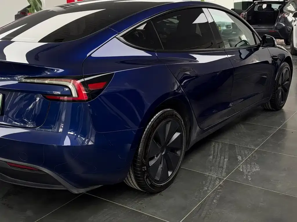 Tesla Model 3 — фото 6
