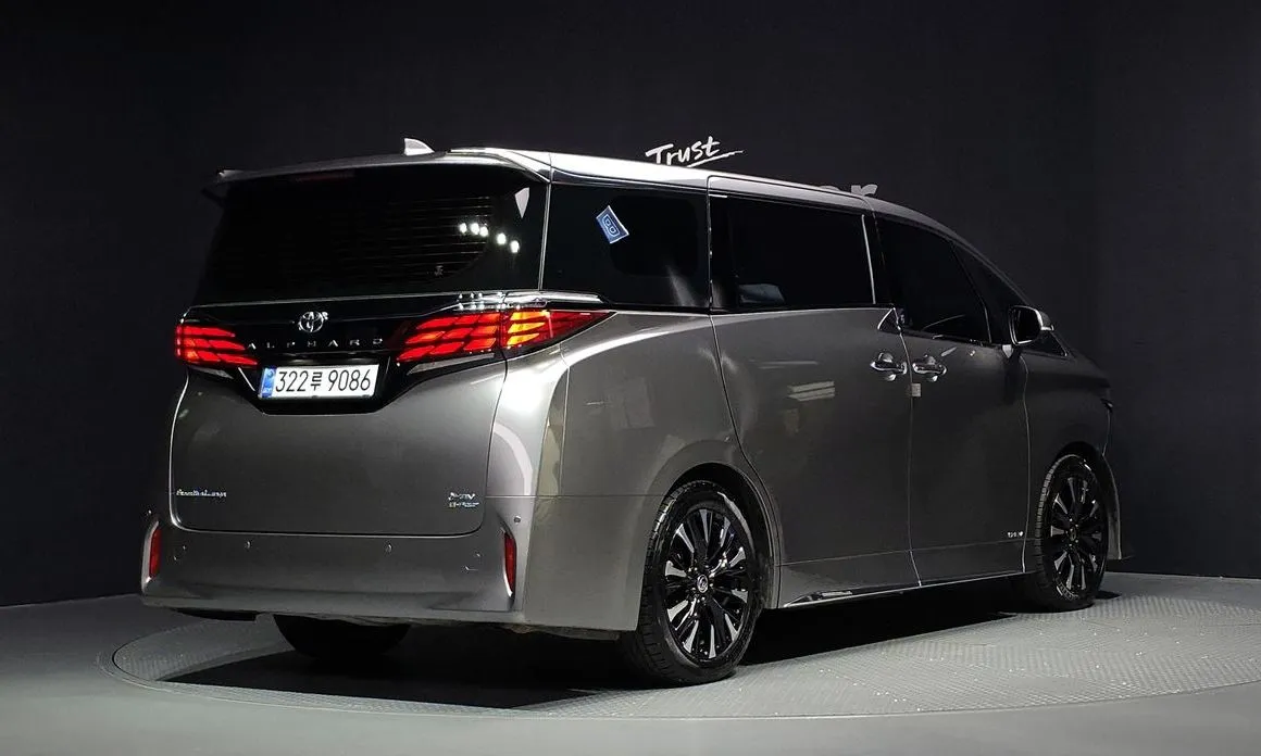 Toyota Alphard — фото 5