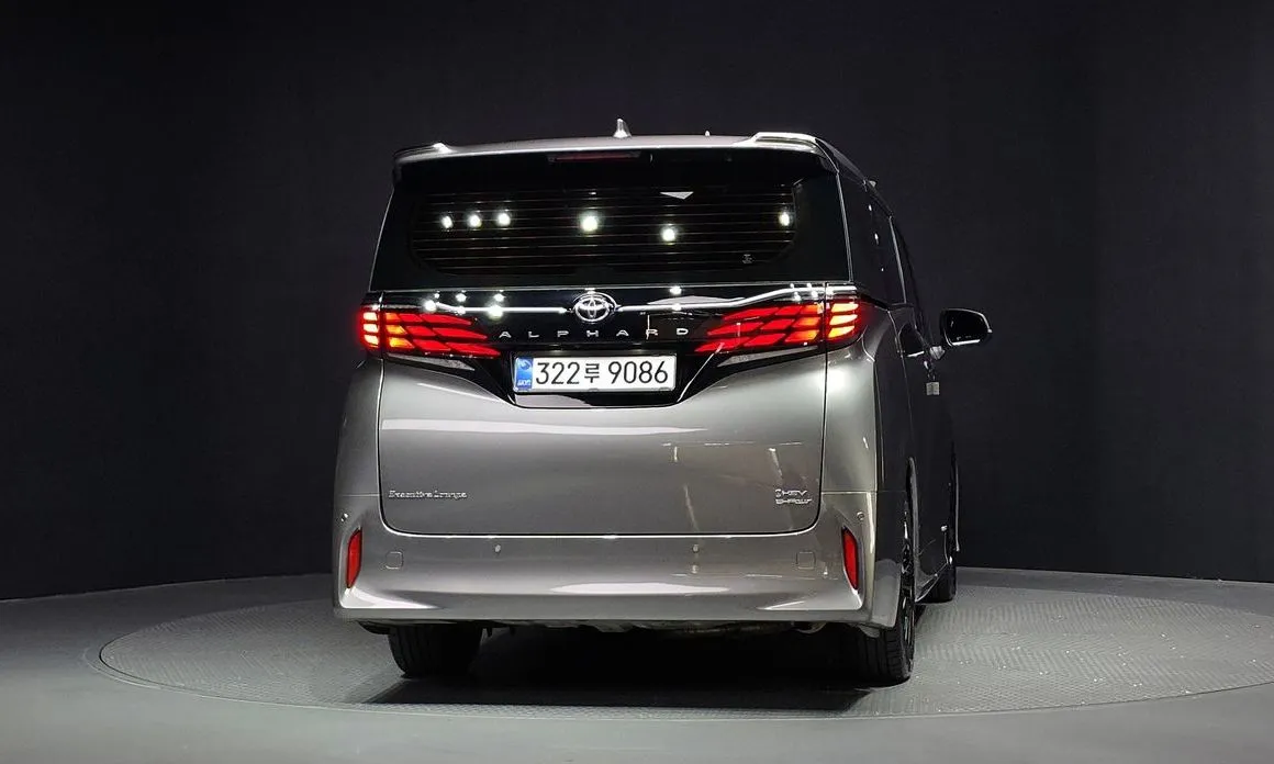 Toyota Alphard — фото 6