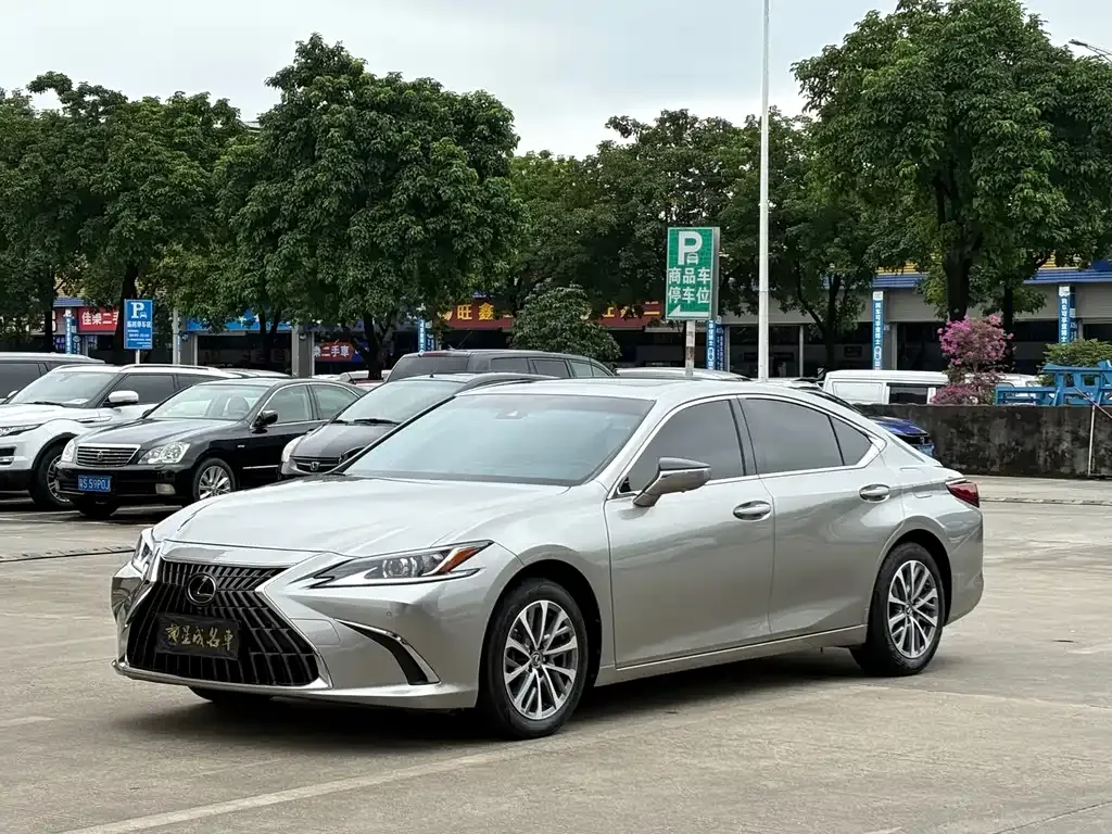 Lexus ES — фото 1