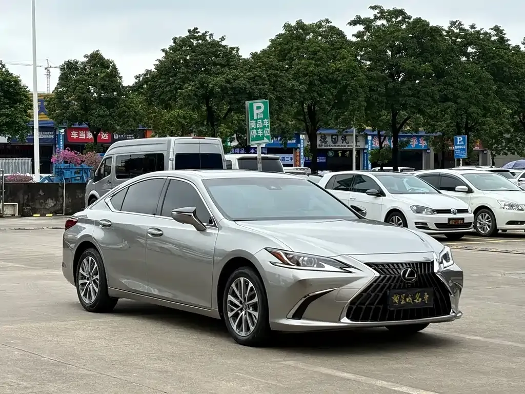 Lexus ES — фото 9