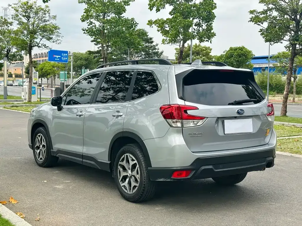 Subaru Forester — фото 9
