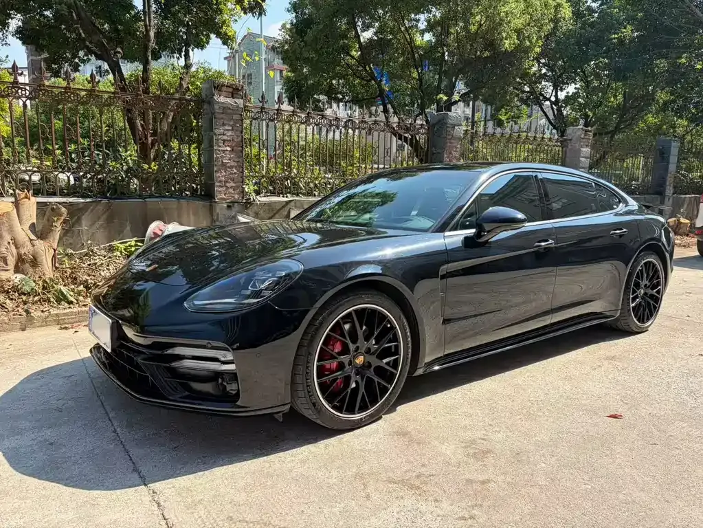 Porsche Panamera — фото 1