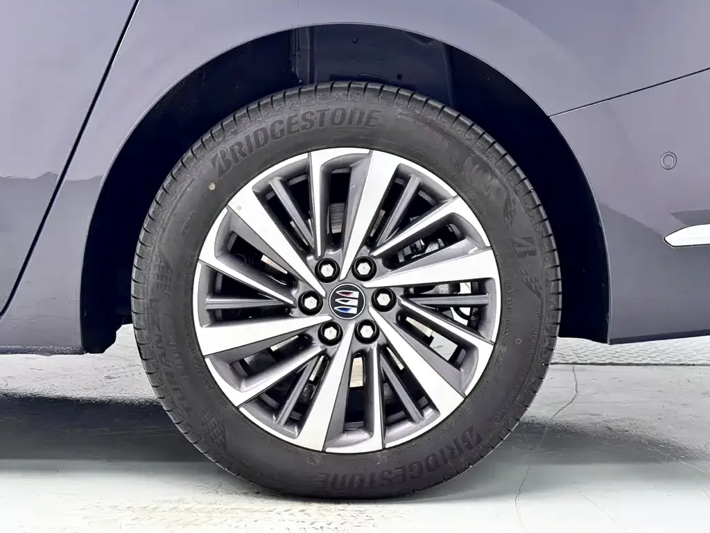 Buick GL8 Hybrid — фото 4