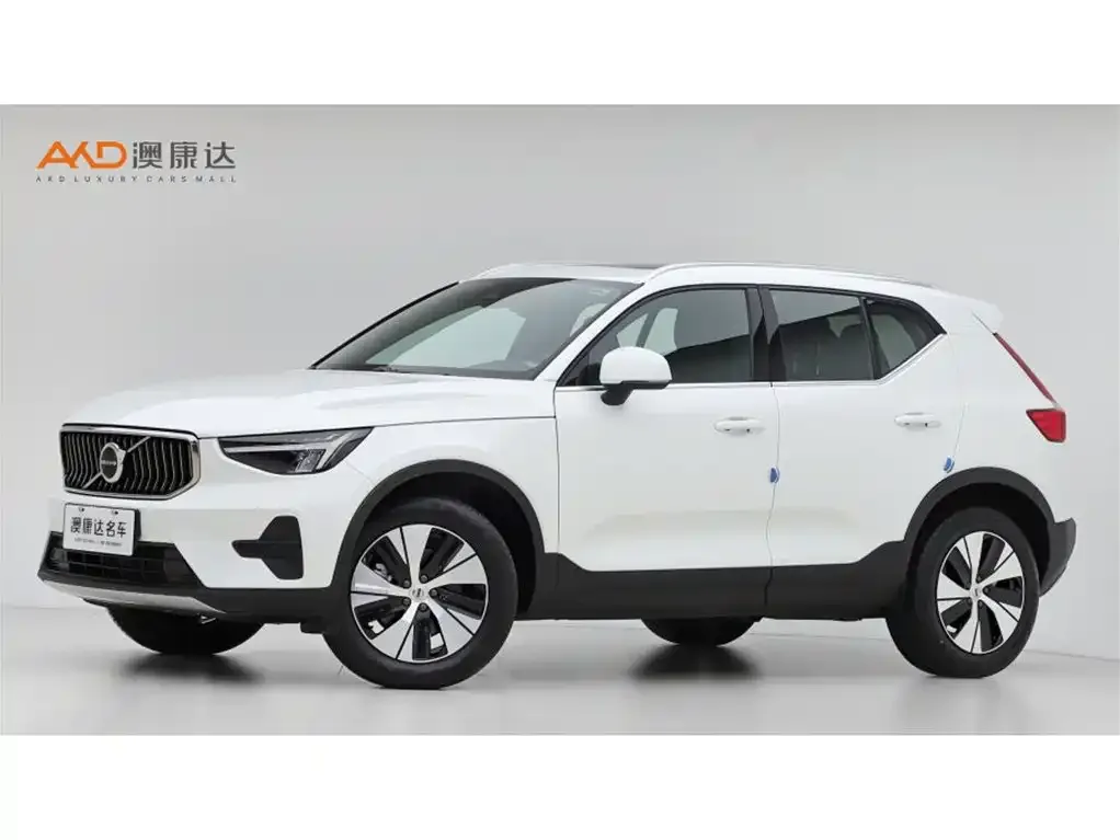 Volvo XC40 — фото 1