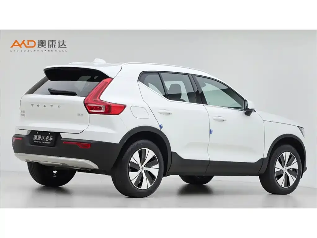 Volvo XC40 — фото 4