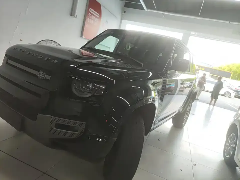 Land Rover Defender — фото 1